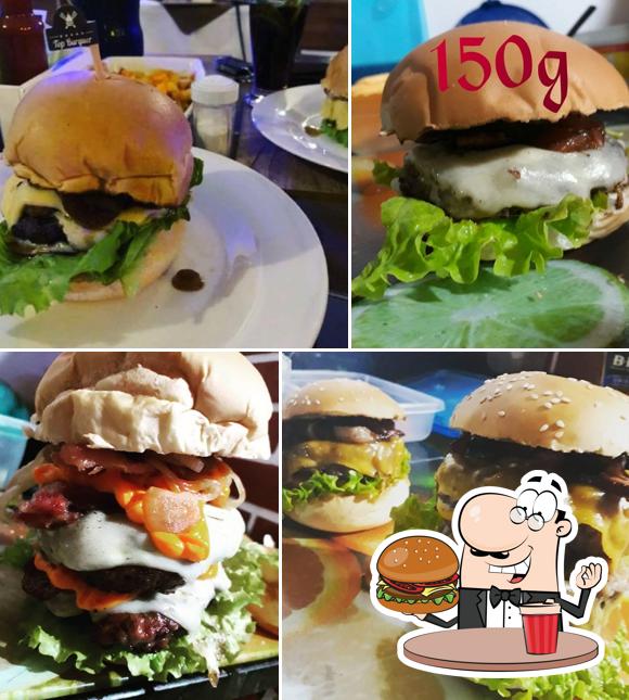 Delicie-se com um hambúrguer no Top Burguer - Pizzaria & Hamburgueria Artesanal Gourmet-