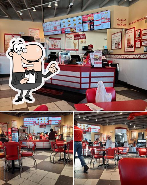 El interior de Freddy's Frozen Custard & Steakburgers