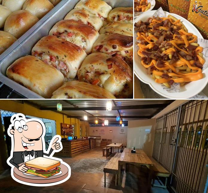 Escolha um sanduíche no Gutierrez Pizzas