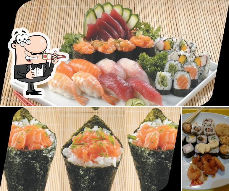 Rolos de sushi são oferecidos por Yan Ping