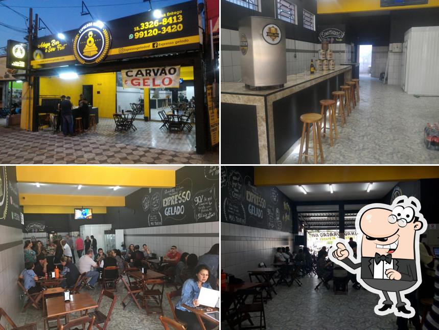 O interior do Expresso Gelado Bar & Serv-Fest