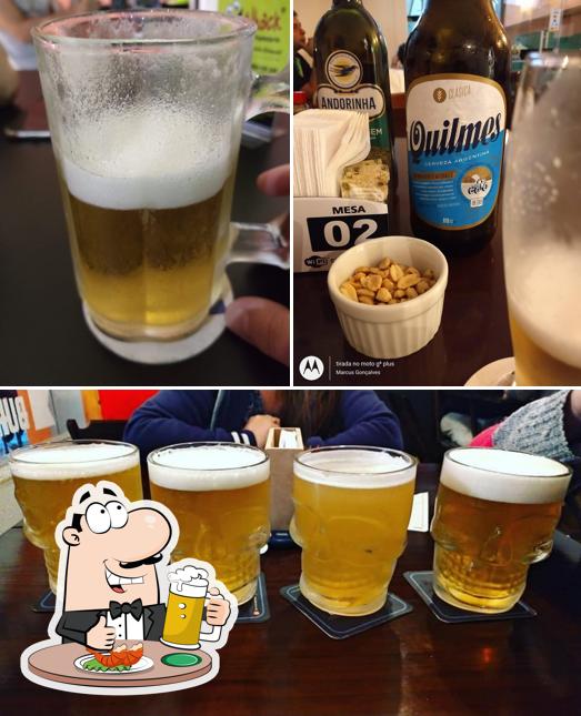 Peça uma tulipa de cerveja leve ou escura