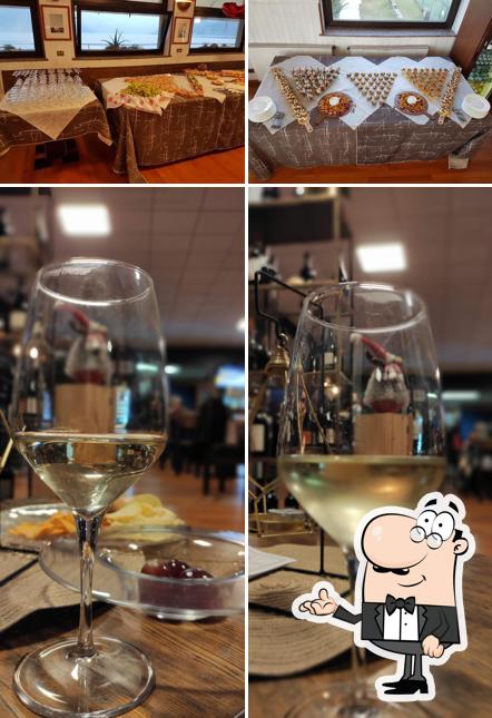 La foto della interni e bevanda di Ristorante AVAV