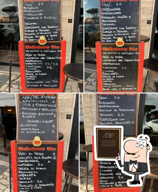 Ciaocore bistrot presenta il menu scritto su una lavagna