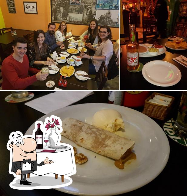 A imagem da mesa de jantar e comida a Taco Bar e Cozinha Mexicana