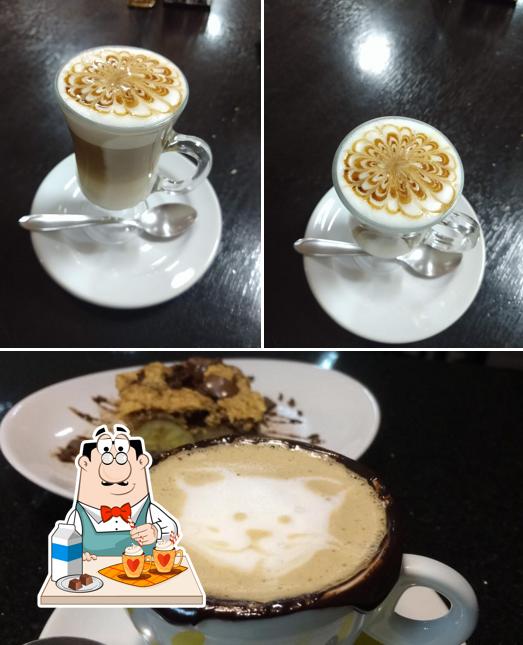 Desfrute de um drinque no Bombom Café