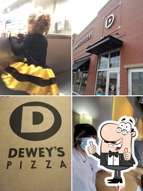 Foto de Dewey's Pizza