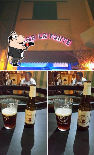 La foto di bevanda e interni da Bar La Fonte