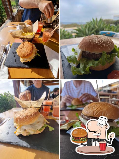 Order a burger at Quiosque Bar - “ O Perceve”