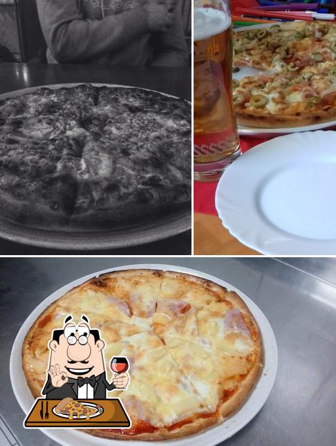 Essayez des pizzas à WOLKA Bar a Pizzéria