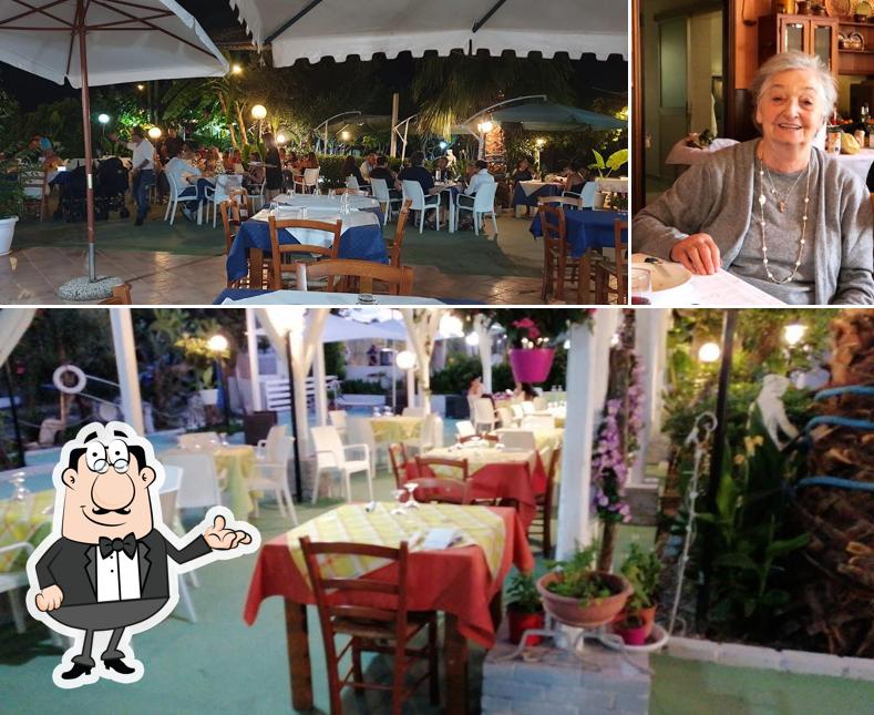 Tra le diverse cose da Ristorante Il Giardino Del Mare si possono trovare la interni e bevanda