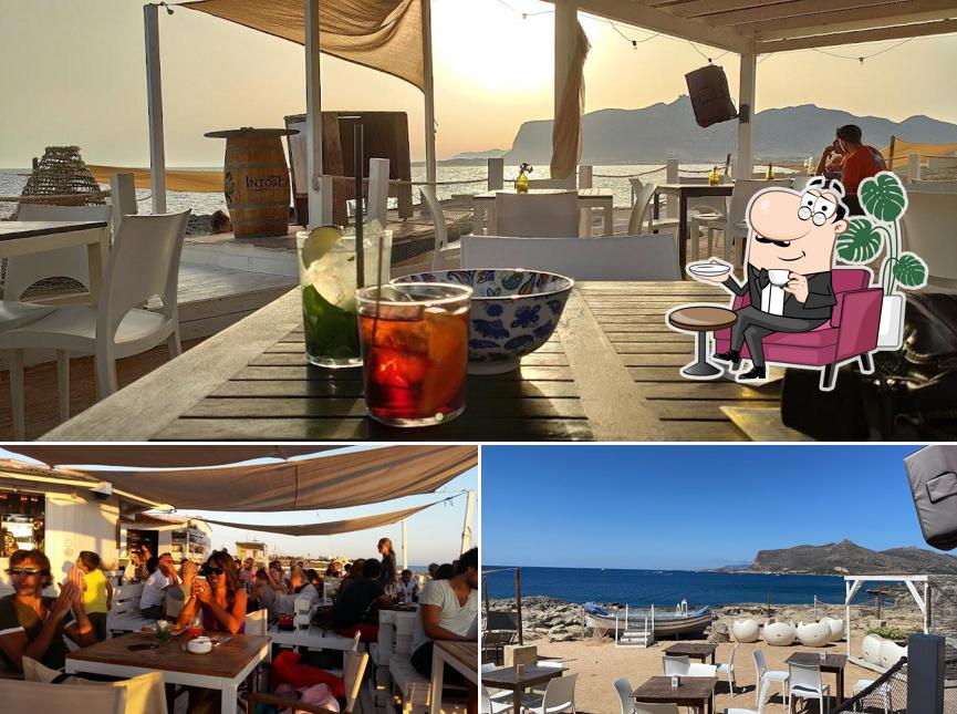 Gli interni di La Costa Sunset Bar Cala Trono Favignana