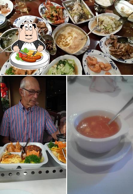Еда в "Chinees Indisch Restaurant “De Lange Muur”"