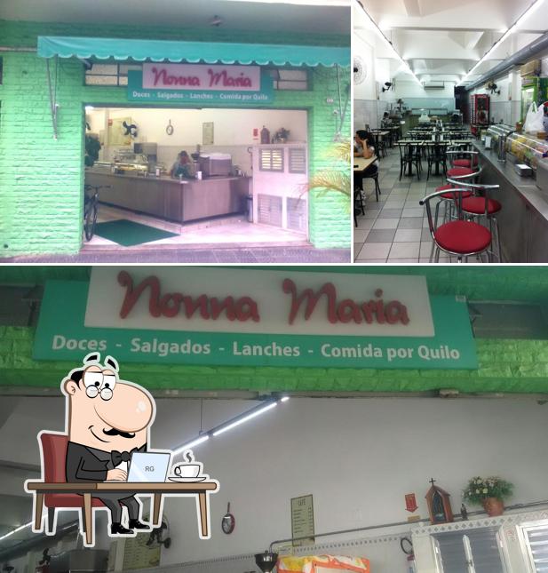 Entre diferentes coisas, interior e exterior podem ser encontrados a Nonna Maria