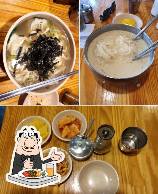 Mother's Handmade Noodles restaurant, Seoul, 24126 Daeheungdong