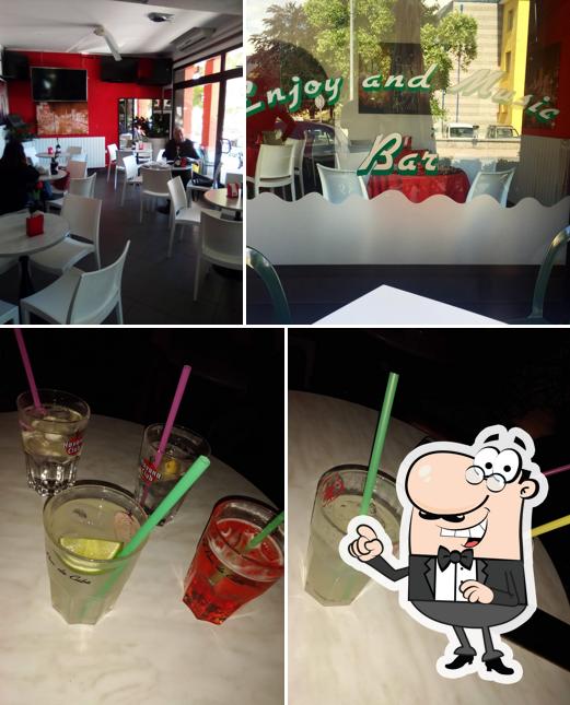 Dai un'occhiata agli interni di Enjoy Music Bar
