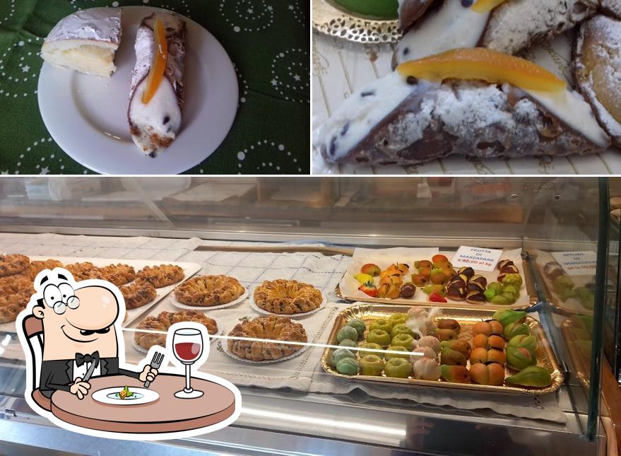 Platti al Pasticceria Gelateria Baratta