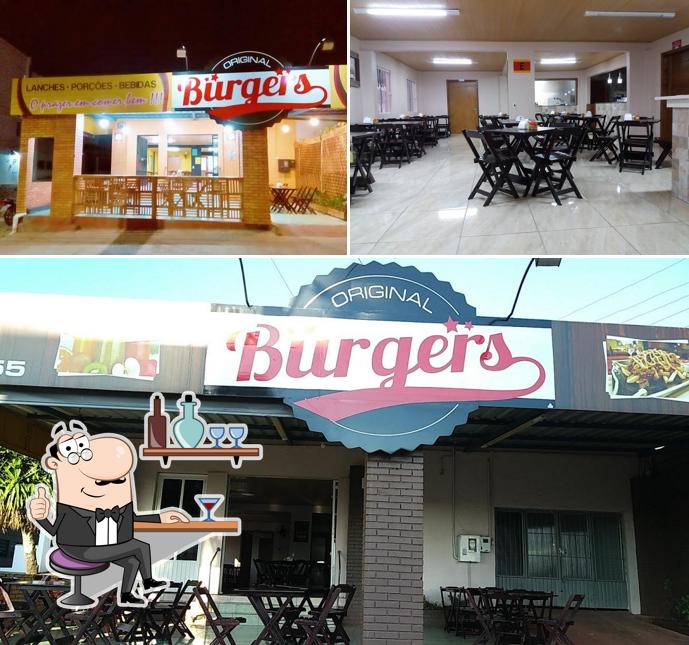 O interior do Original Burgers