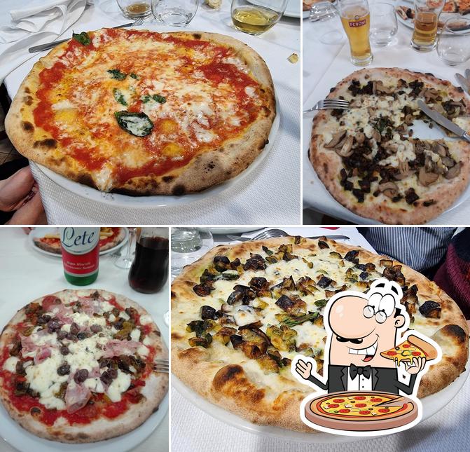 Prenditi una pizza a Ristorante - Pizzeria A'ddò Napulitano