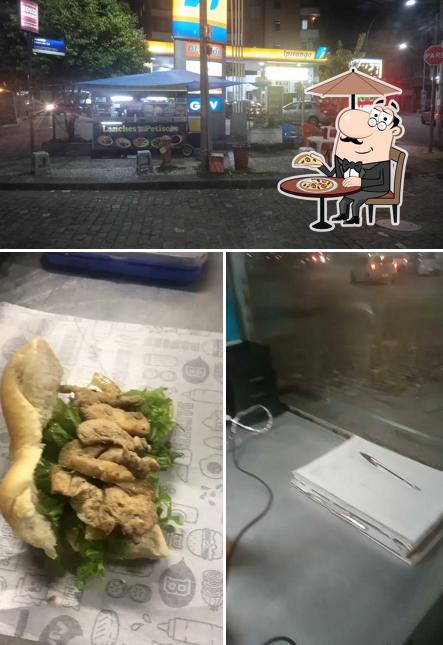 O Centro burguer se destaca pelo exterior e comida