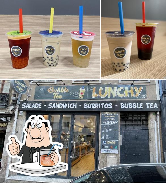 Parmi les diverses choses de la boire et la intérieur, une personne peut trouver sur Lunchy bubble tea