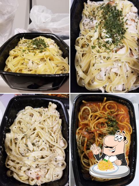 Spaghetti carbonara at Ninos