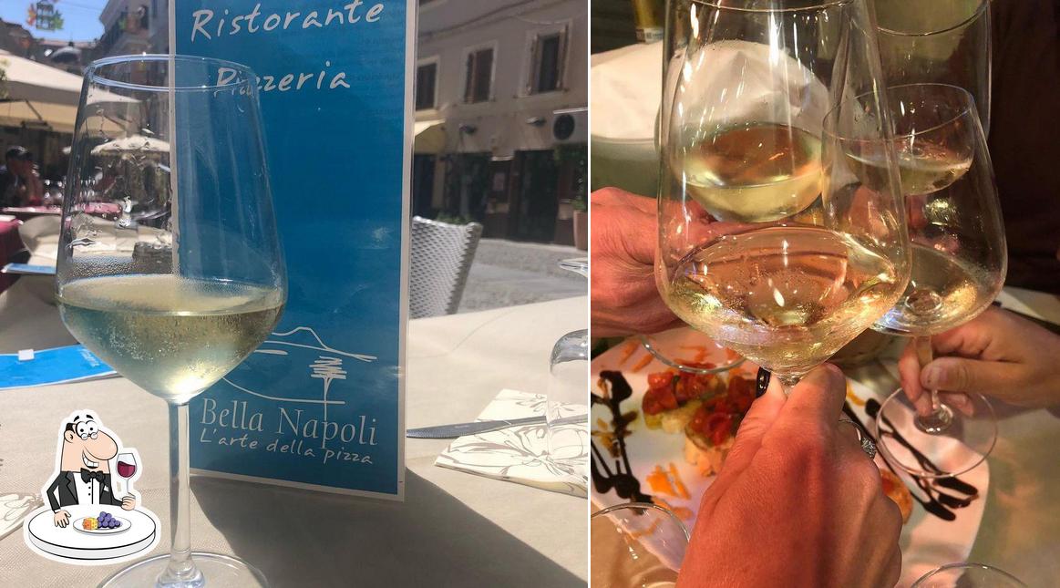 È gradevole prendersi un bicchiere di vino a Bella Napoli