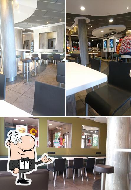 Die Inneneinrichtung von McDonald's Restaurant
