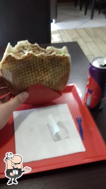 Voir la photo de CHICKEN BURGER