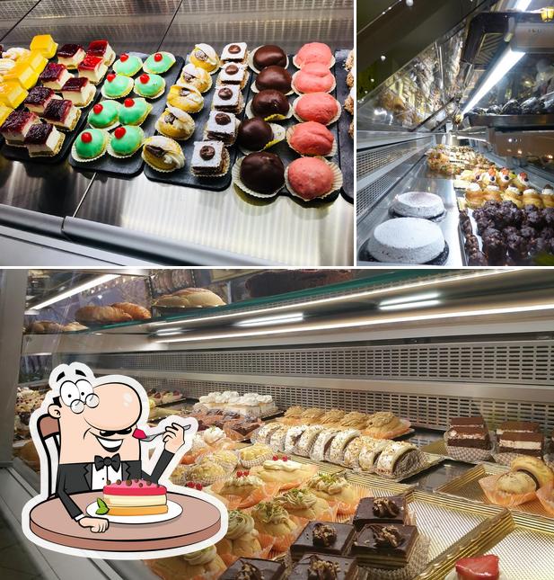 Pasticceria Russo offre un'ampia gamma di dolci