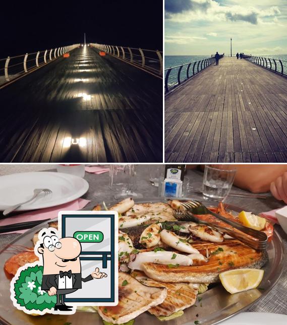 La foto della esterno e cibo di Ristorante Pizzeria Al Pontile