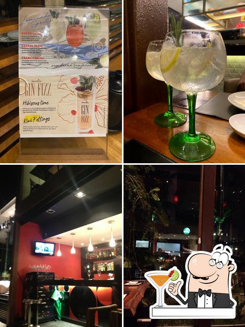 A imagem da bebida e balcão de bar a Ryori Buganvília