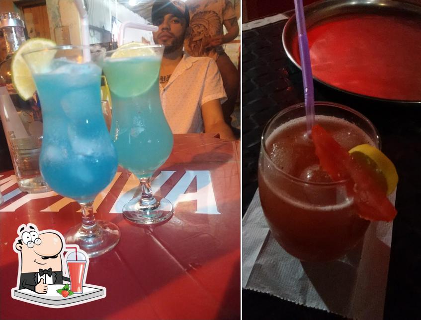 Dinho Drinks e Petiscos serve uma seleção de bebidas