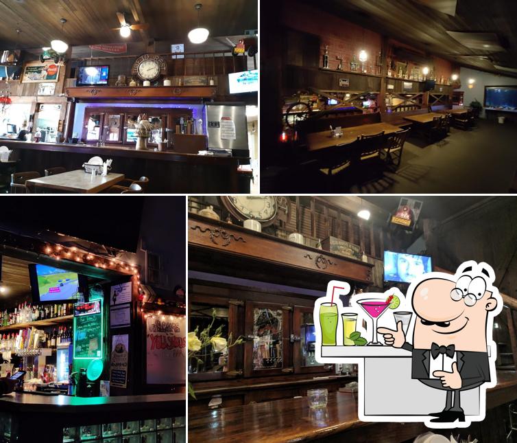 Paola's Pizza Barn in Sandy Restaurant menu and reviews