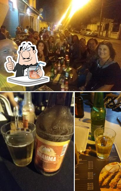 Entre diferentes coisas, bebida e balcão de bar podem ser encontrados no Garagem Espeto