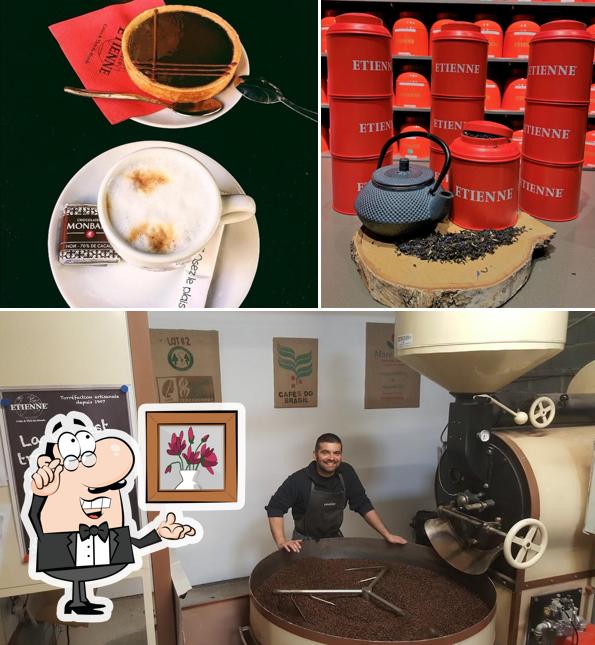 Installez-vous à l'une des tables de ETIENNE Coffee & Shop Angers