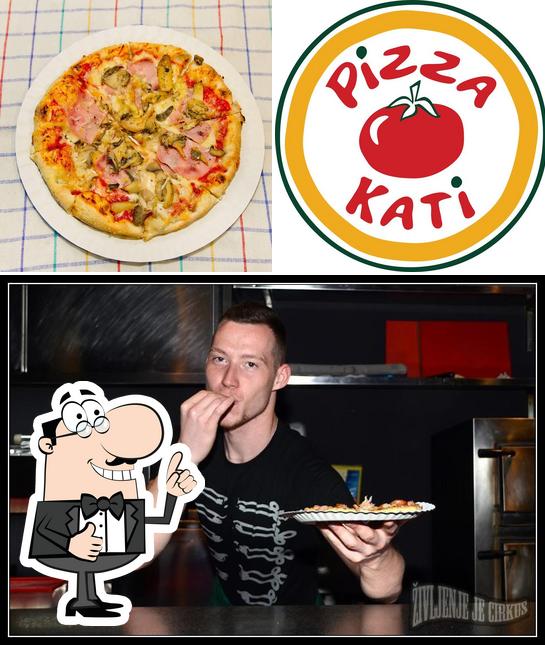 Look at the photo of Pizza Kati