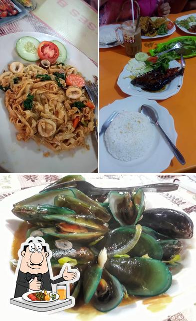 Еда в "Seafood & Ikan Bakar "Sukses Bahagia""