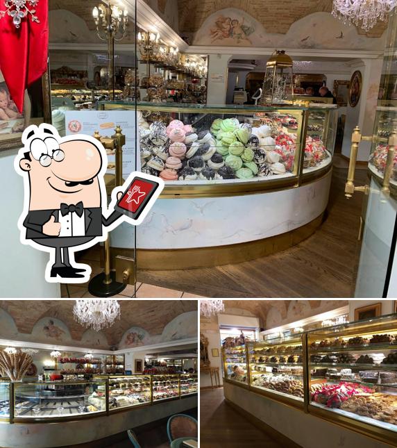 Gli esterni di Gran Caffè