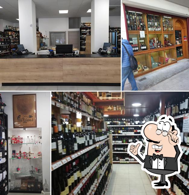 Gli interni di Enoteca Vinarius