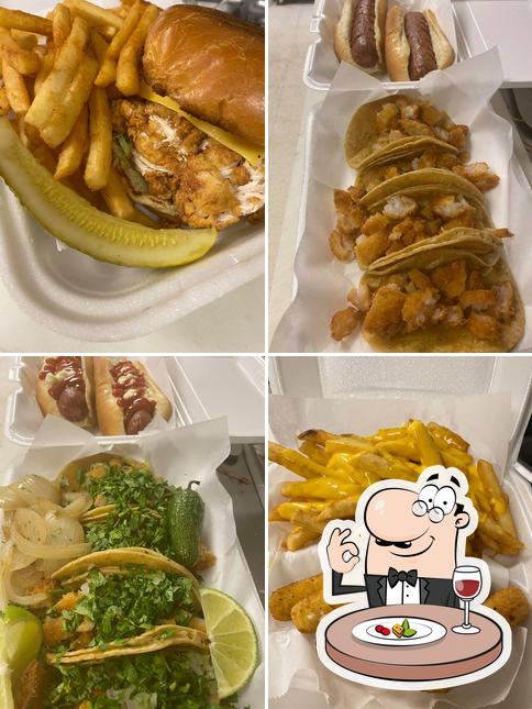 Еда в "Mr. Taco, Wings & Potato - Fast Food Restaurant Milwaukee"