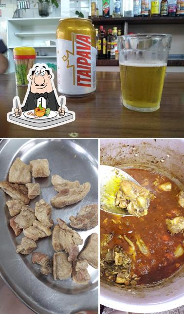 Entre diferentes coisas, comida e cerveja podem ser encontrados no Bar Lanchonete do Guerreiro