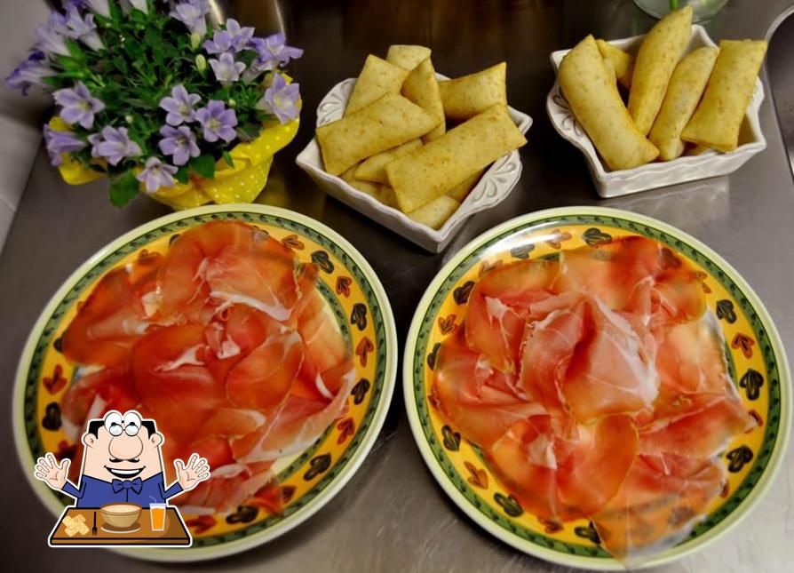Platti al Pizzeria Da Carlo-villa Campanile