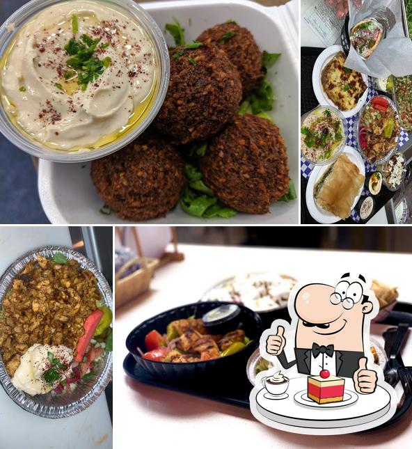 Happy Greek Cafe te ofrece una buena selección de postres