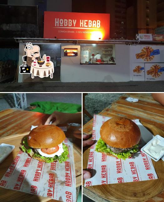 Entre diversos coisas, comida e interior podem ser encontrados no Hobby Kebab