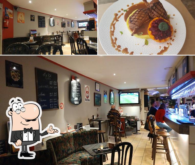 Taverne Georges se distingue par sa intérieur et burger