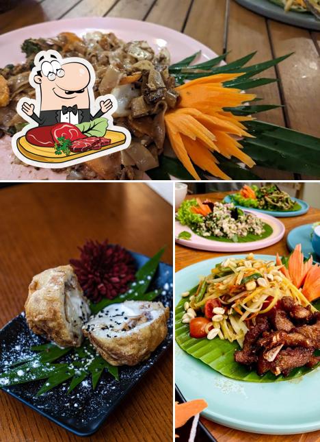 Попробуйте блюда из мяса в "Sukhothai Tulum - Thai Street Food"