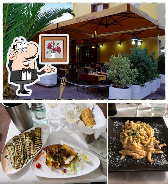 Gli interni di Trattoria la Risacca