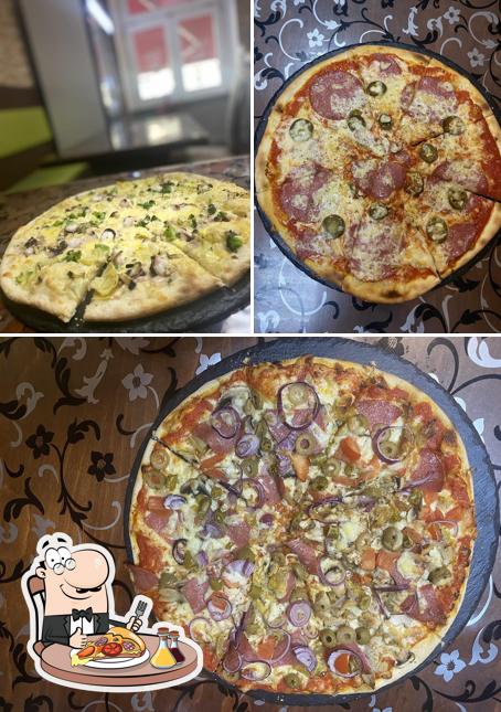 Order pizza at Kaktus Pizza und Döner