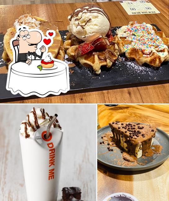 Max Brenner - Ed Square offers a selection of desserts